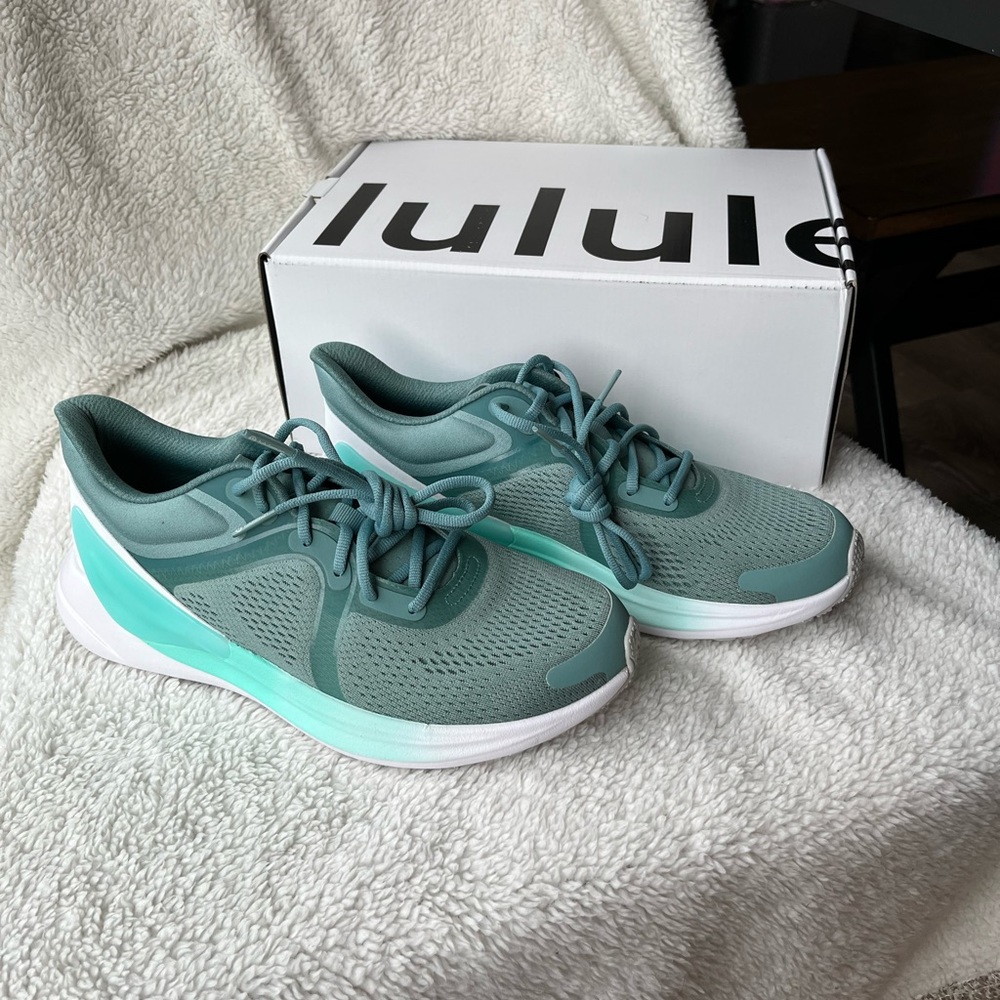 Lululemon Blissfeel Women’s Running Shoe size 7.5 tidewater teal